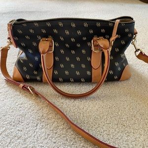 Dooney and Bourke Crossbody bag with adjustable strap and top handle